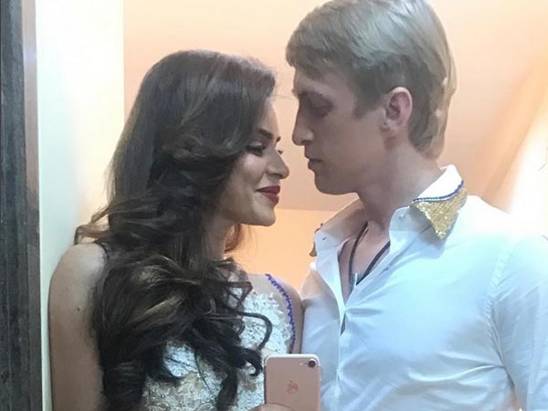Wedding Date of Aashka Goradia and Brent Goble
