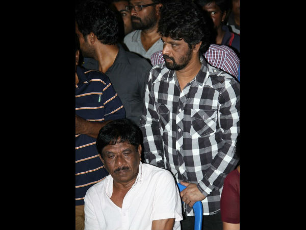 Photo: Cheran-Bharathi Raaja Pay Last Respect To Balu Mahendra