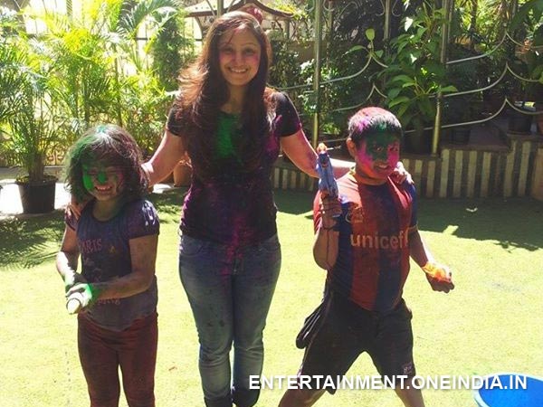 Priyanka Upendra Playing Holi With His Kids