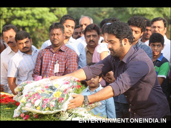 Junior NTR Offering Flowers To Late NT Rama Rao