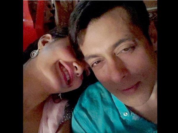 Salman-Jacqueline Selfie